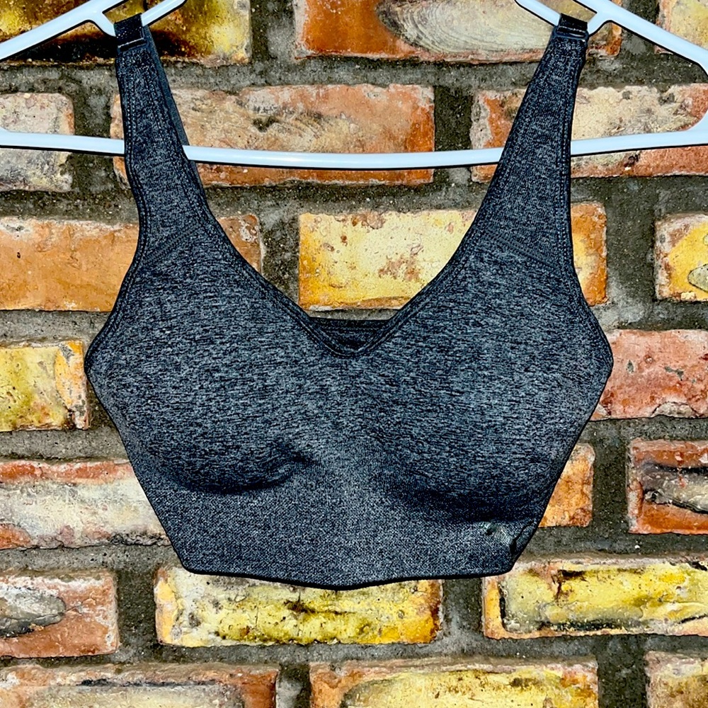 NWOT Puma padded gray sport bra w/adjustable straps - small